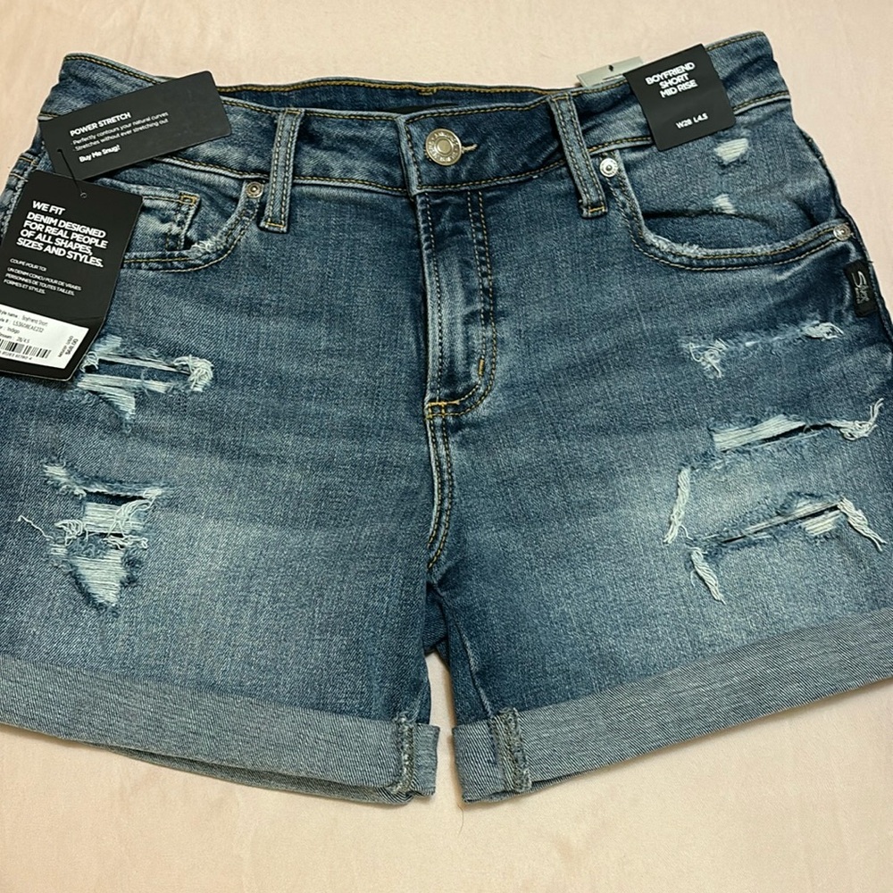 Silver Boyfriend mid rise short size 28 L 4.5